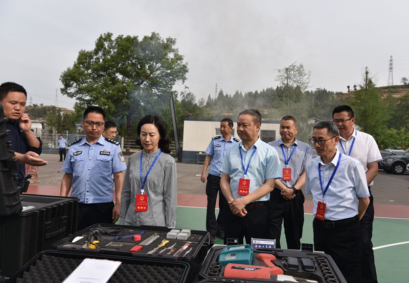 区人大常委会专题视察区公安分局“圈层警务”基层治理工作
