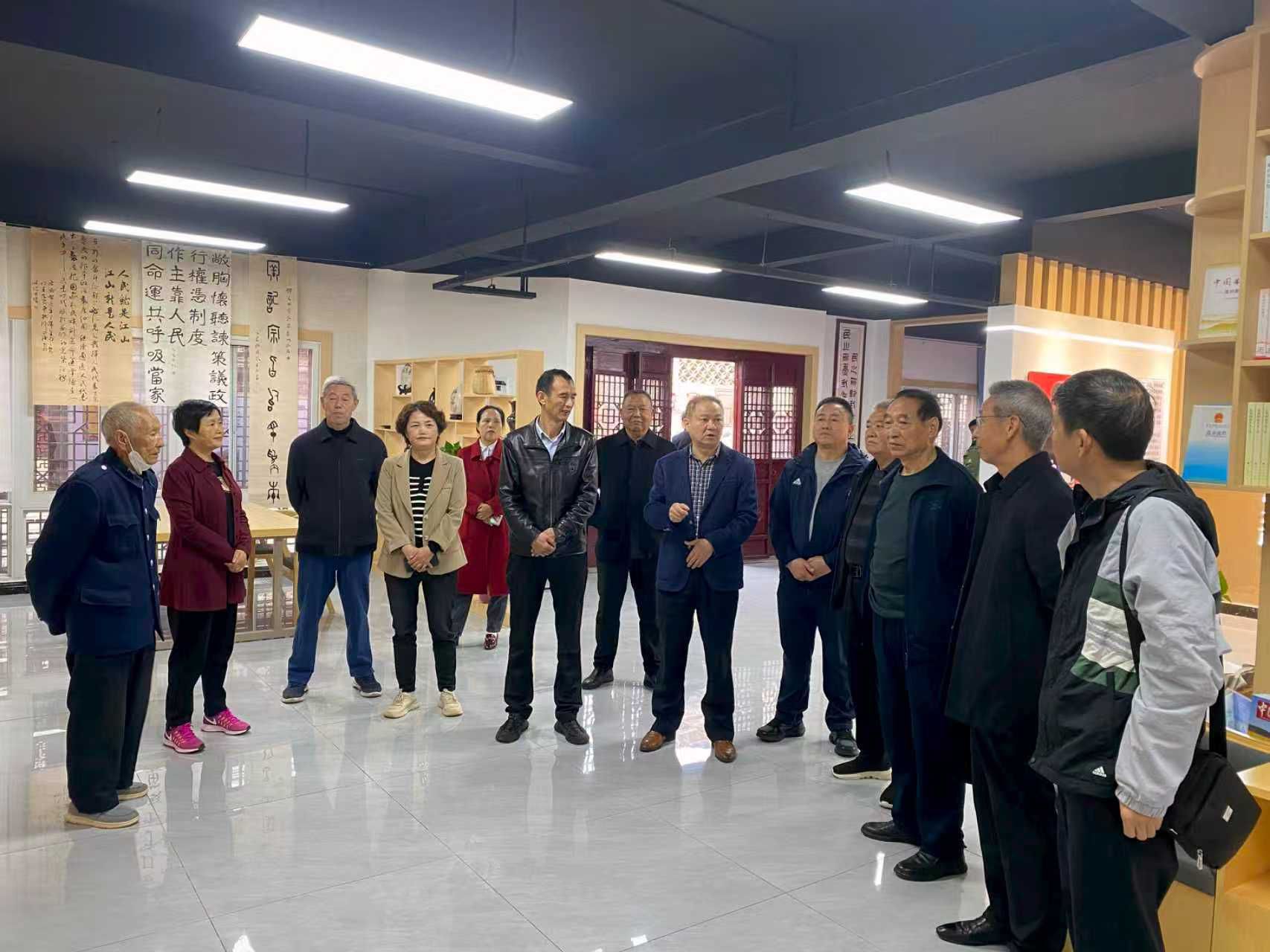 情暖重阳  共话发展—区人大常委会机关退休党支部开展重阳节活动