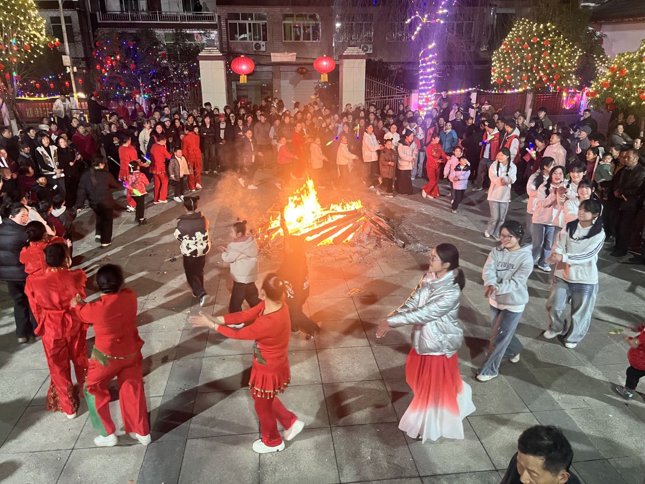 【我们的节日·春节】虎跳镇开展“一马当先春 万家团圆福”系列主题新春活动