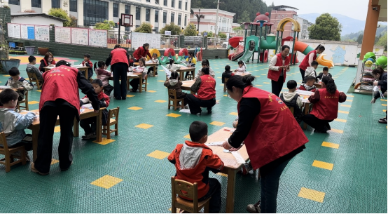 【我们的节日·清明】纸鸢寄清明 童心沐春风——卫子镇开展清明节手绘风筝文明实践活动