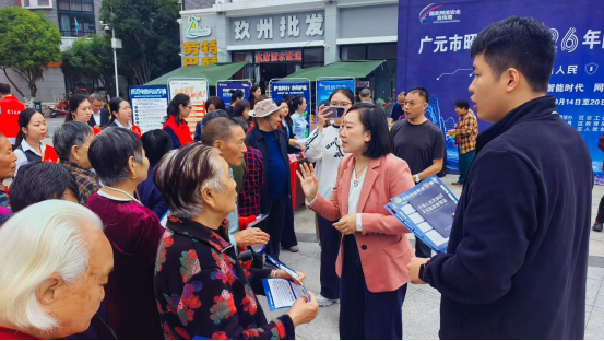 文明实践在行动 |元坝镇京兆路社区新时代文明实践站开展普法宣传进社区主题宣传活动